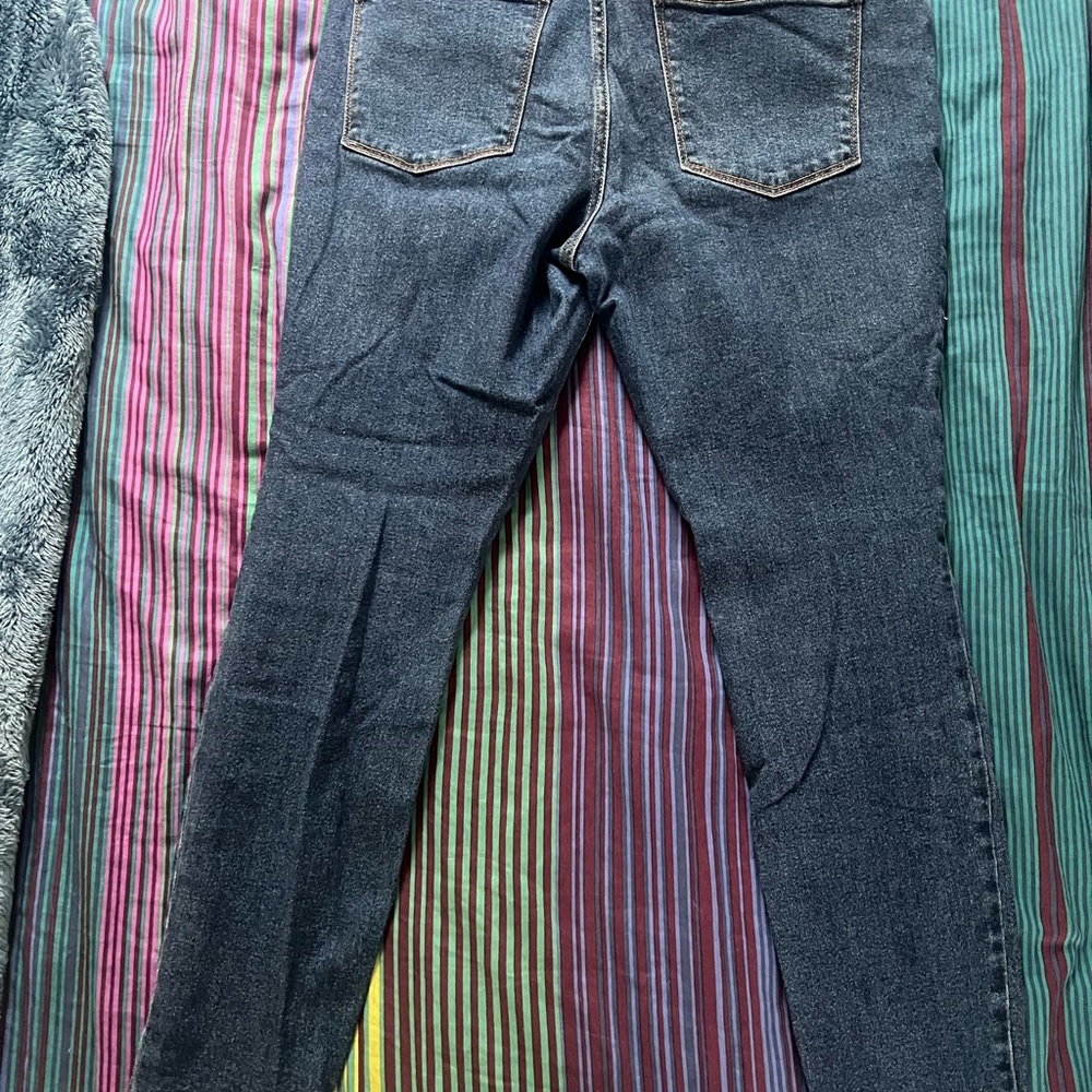 Old Navy Rockstar Distressed Jeans  👖 - Picture 2 of 7
